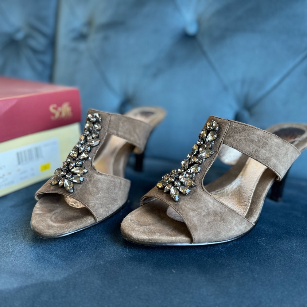 Sofft Women's Tan Embellished Heels